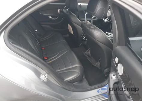 2015 Mercedes-Benz C 300 4Matic/Luxury 4Matic/Sport 4Matic z USA, uszkodzony, nr VIN 55SWF4KB6FU042647